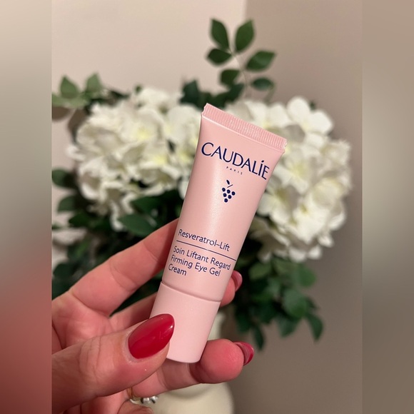 CAUDALIE • RESVERATROL-LIFT • FIRMING EYE GEL CREAM - Picture 3 of 5